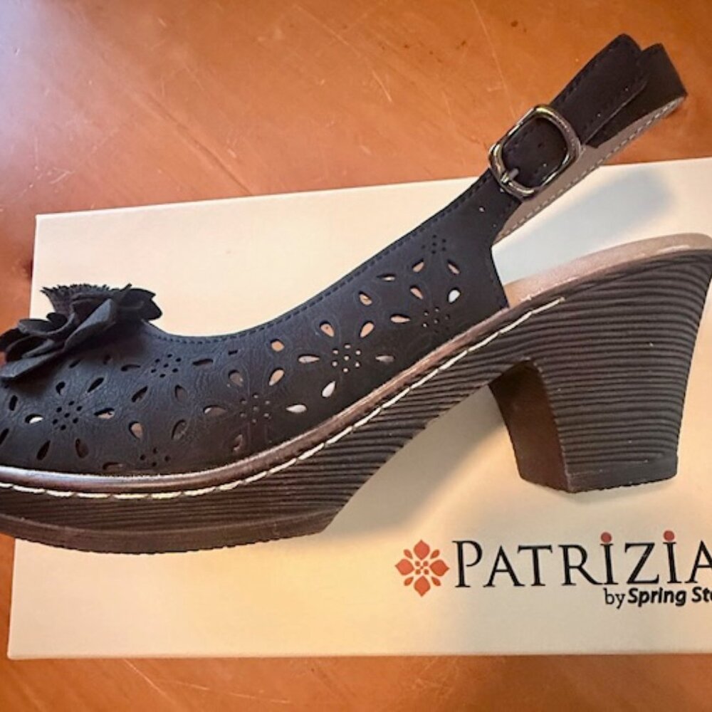 BLACK ROSETTE SLING BACK SANDALS - Picture 2 of 6